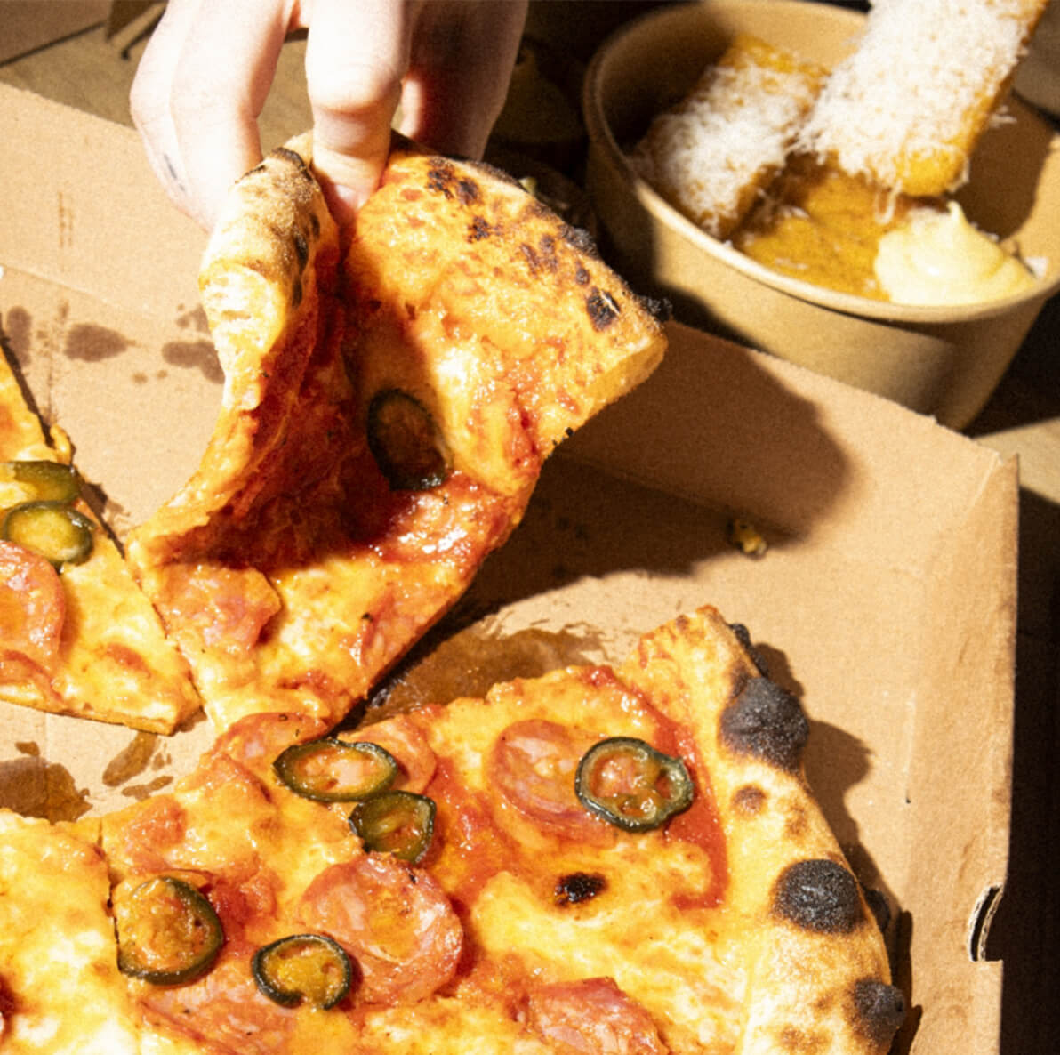 Pizza and mozzarella dippers take away